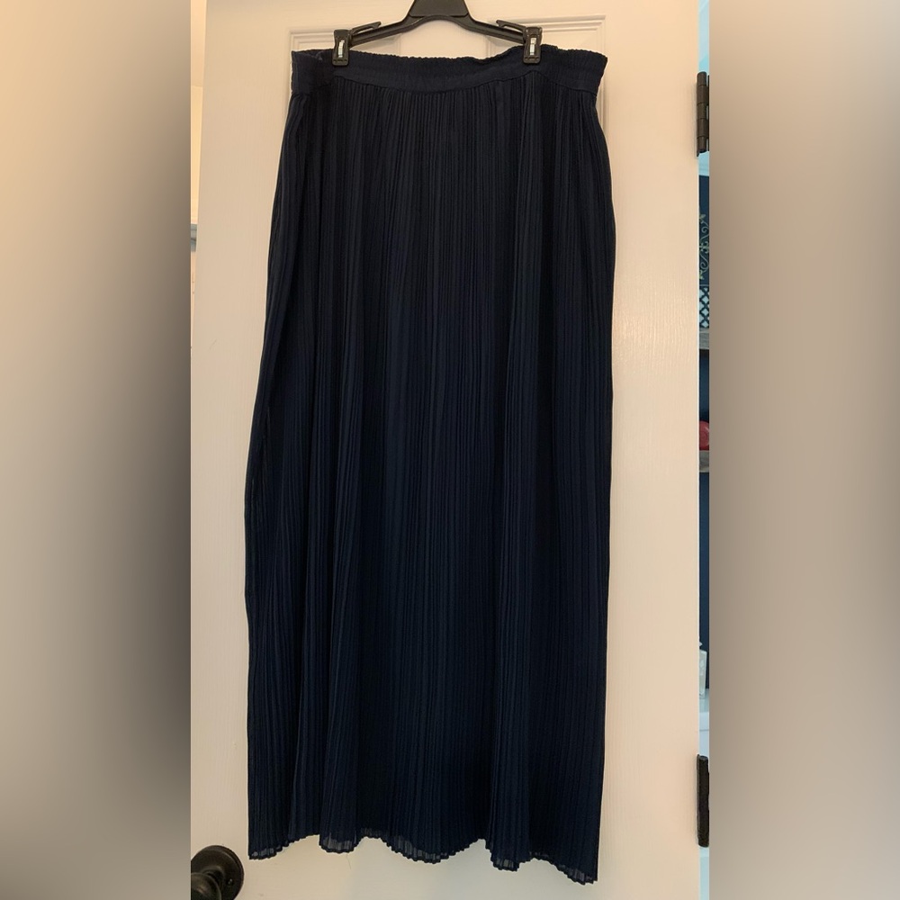 Diane Von Furstenberg Vintage Size 14 Elegant Navy Blue Pleated Skirt Old Money